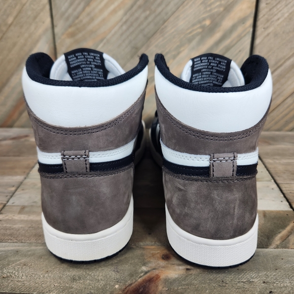 Nike Air Jordan 1 Mocha Retro High Mens Athletic Sneakers Size 8.5 Womens 10 - Picture 5 of 9